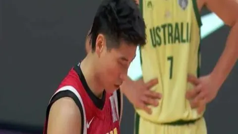 库里晚宴邀克莱共聚，共襄勇士与独行侠之战兄弟情谊